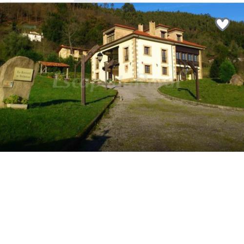 La Rectoral de Valdedios.Casa rural con chimenea