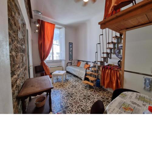 LA SEDE DELL'ARTE Monolocale Studio e Camere in Torre Medievale vicino a Duomo e Piazza Signoria
