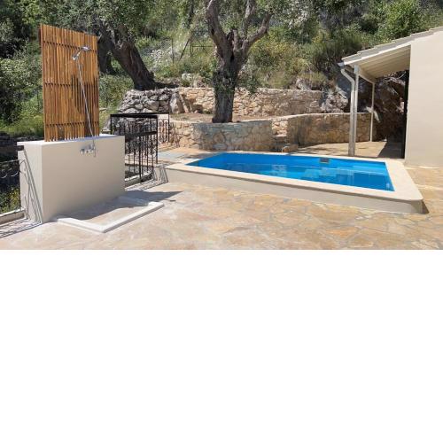 La Strade Apartments Adults Only