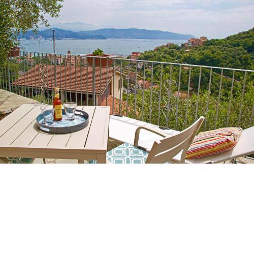 La Terrazza con l'Ulivo - Guesthouse con Terrazza e Vista sul Golfo dei Poeti