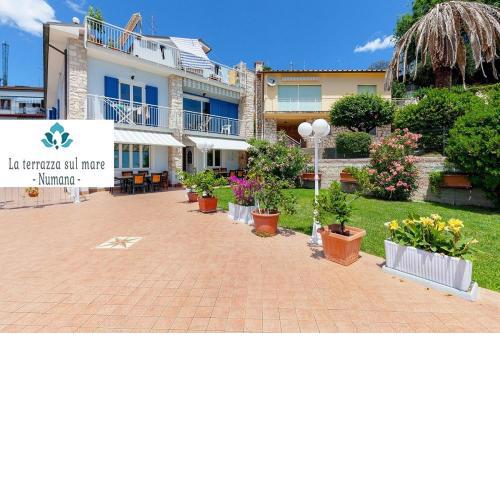LA TERRAZZA SUL MARE - NUMANA -