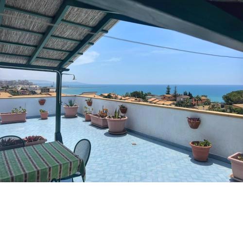 LA TERRAZZA SUL MARE