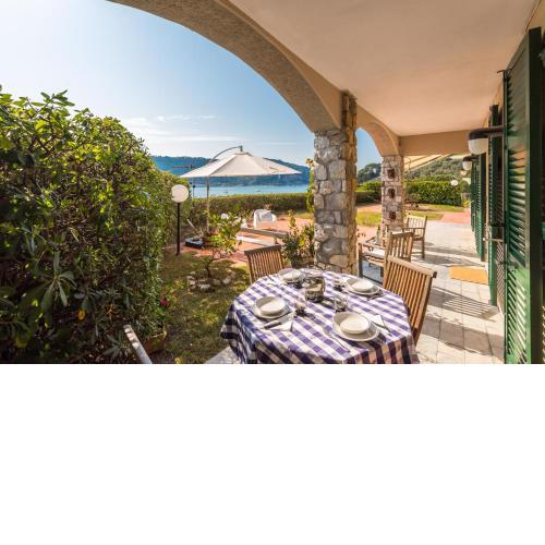 La terrazza tra cielo e mare
