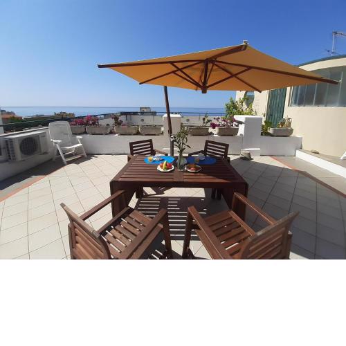 La terrazza tra il Mare e gli Ulivi by Holiday World