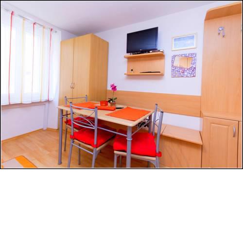 La Vela Guest House AK