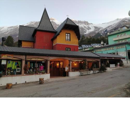 La Villetta Food & Drink Romms for Rent - No Reception -