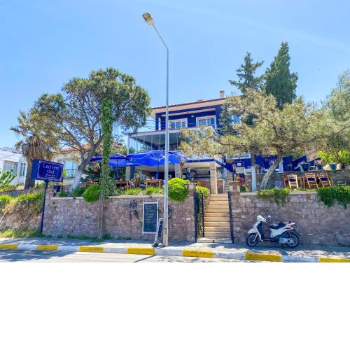 Lacivert Hotel
