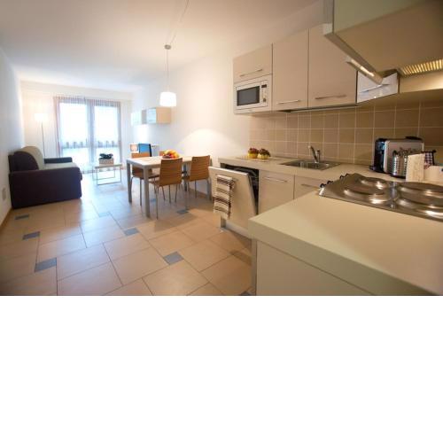 Lacroma Aparthotel