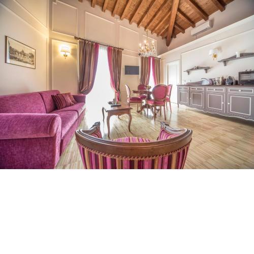 Lady Capulet Apartments