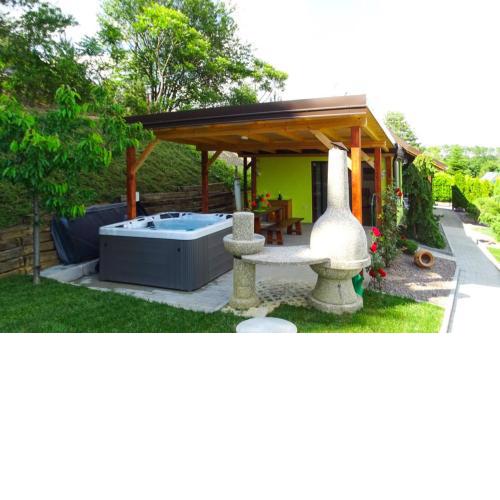 Ladybug House With Hot Tub