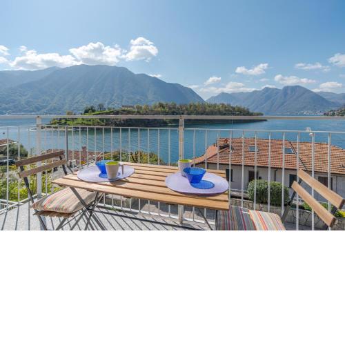 Lake Como Apartment with Balcony and Private Parking