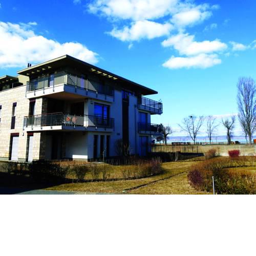 Lakeside Luxury Apartment