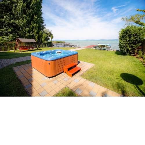 Lakeside Vintage Villa