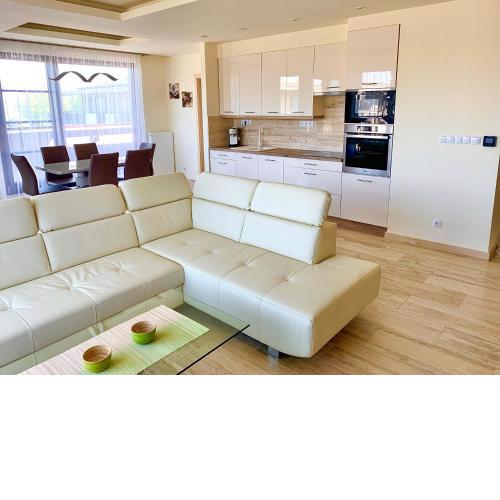 Lakeview apartment with big terrace