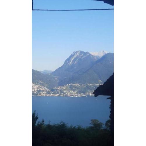 lakeview with fireplace Charming 2 bedroom home