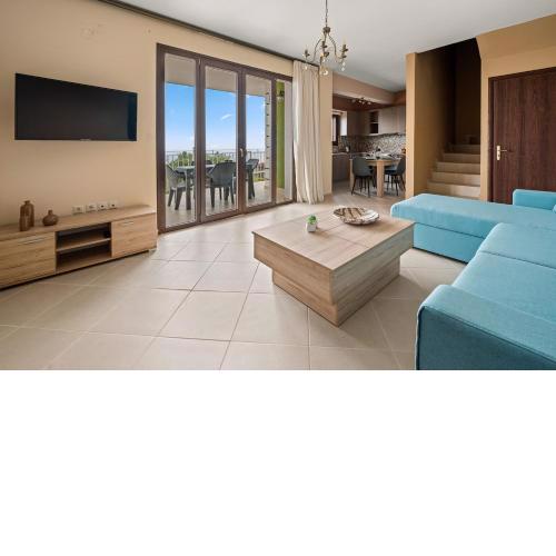 Lakis Residence