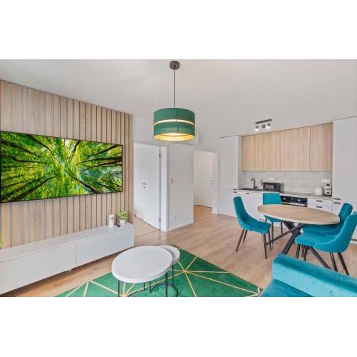 LAM Green w AC & balcony