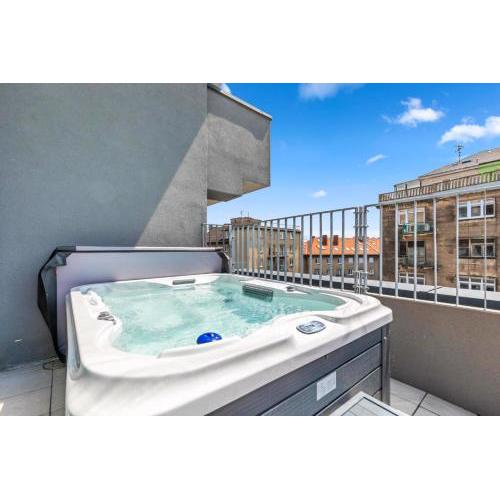 LAM Pink with Jacuzzi & PS4