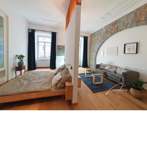 Larco Trieste studio living 3