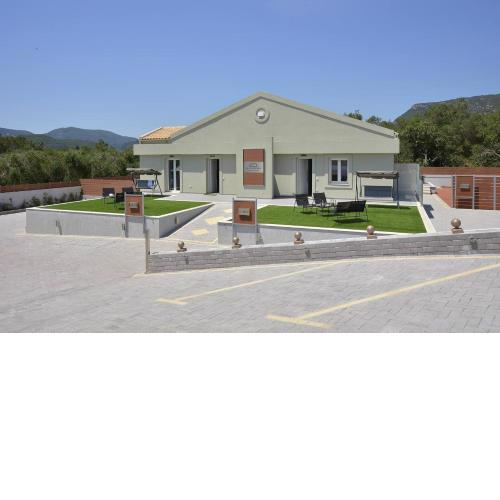 Large 8 Bedroom Villa With Two Pools - - Villahub
