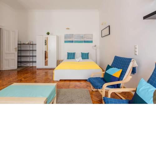 Large and Sunny Living Spaces at an Epic Location