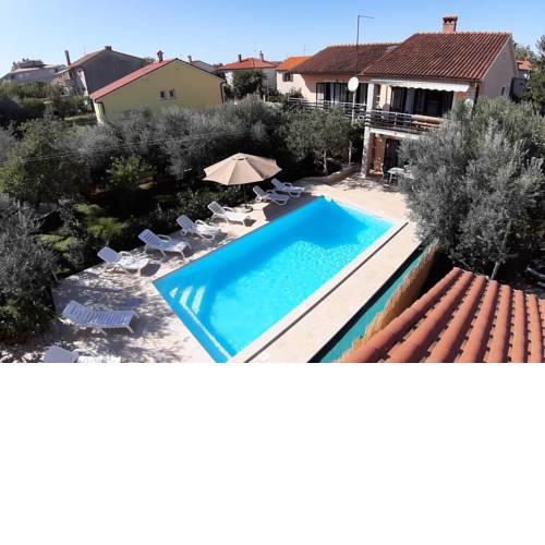 Large Apartment for 8 with new pool and spacious garden including WiFi
