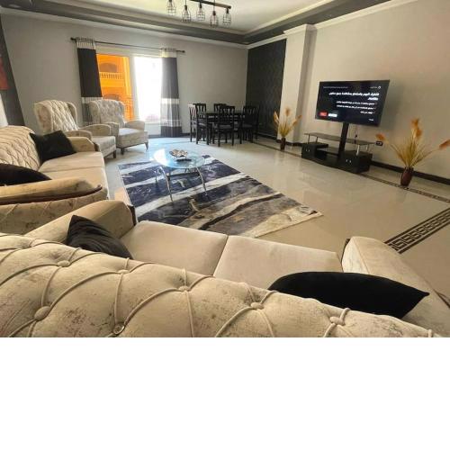 large Apartment of three rooms in front of auc