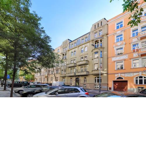 Large Bright 8 person Appt near the centre