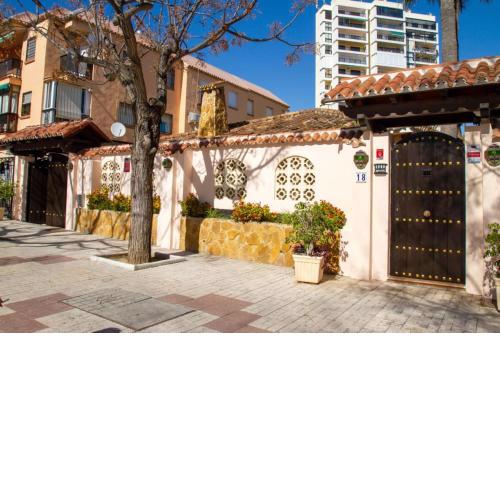 Large chalet less than 5-minute distance to the beach by easyBNB