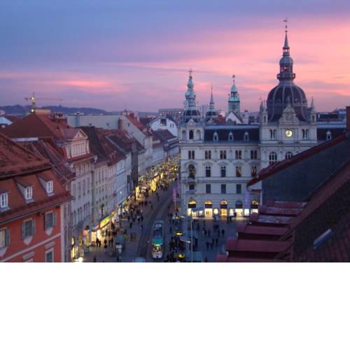Large Cosy Downtown Flat in City Centre