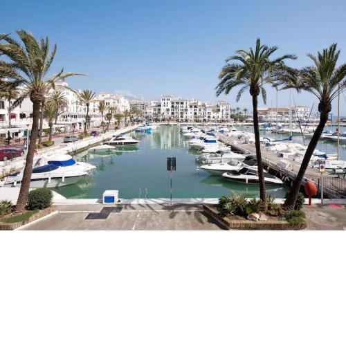 Large Duquesa Village 3 bed with view and 5 pools