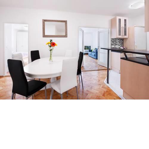 Large Family Apartment Esterlicia