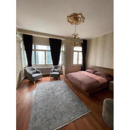 Large flat in Taksim square