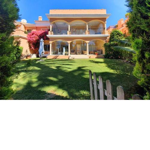 Large Ground Floor Apartment with Private Garden and Beach Access