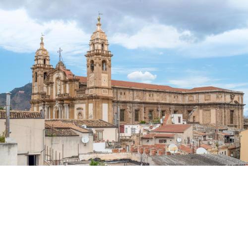 Large Historic apt in Palermo