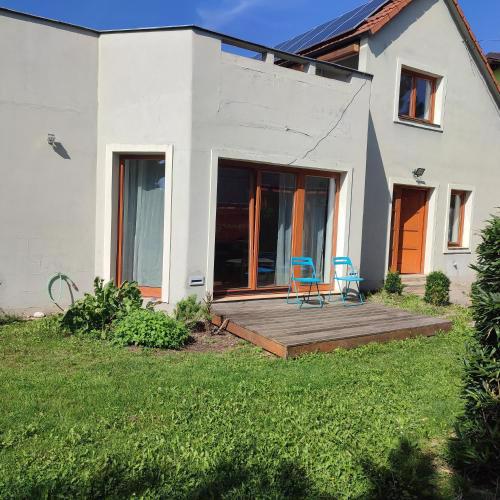 Large house with parking, 30 min to Prague center