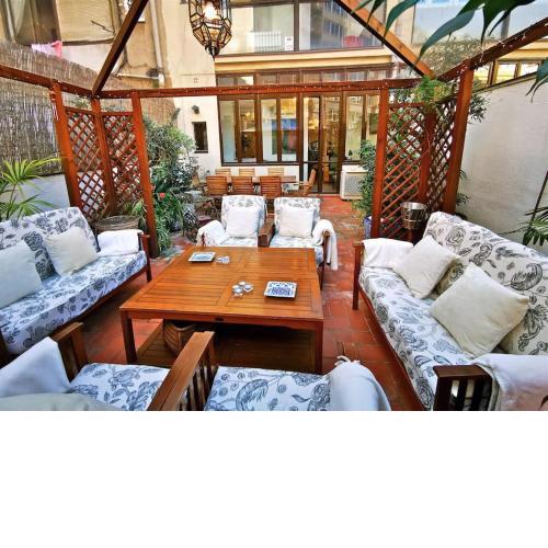 Large patio 4 bedrooms 4 baths 3 en-suite