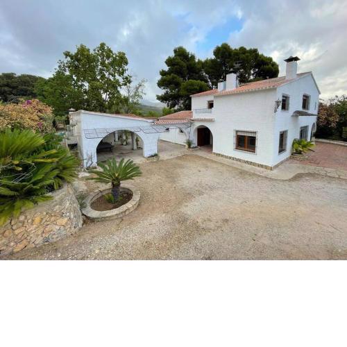 Large rural house with pool and barbecue