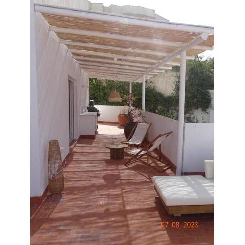 Large terrace beach-side appart.