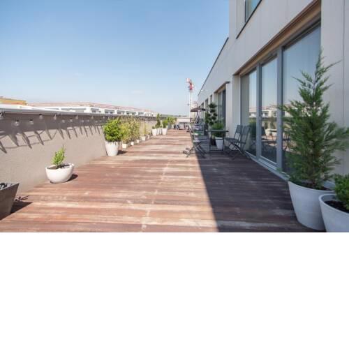 Large terrace one bedroom apartment with parking by easyBNB