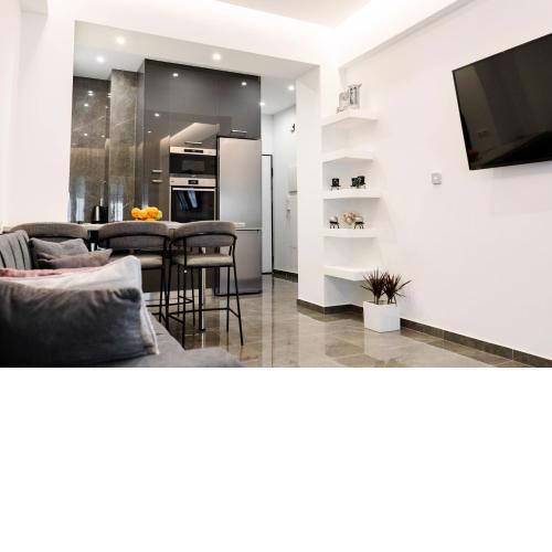 Larissa Railway &Metro station apartment
