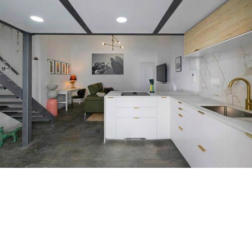 LARITA LoFT