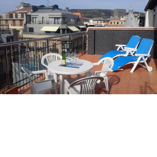 Larramendi Terrace Apartment