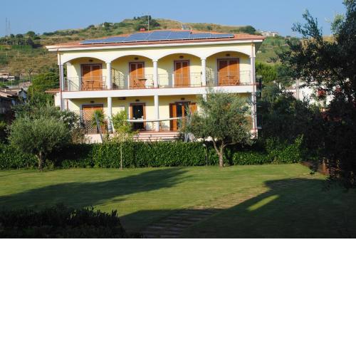 Larus Hotel