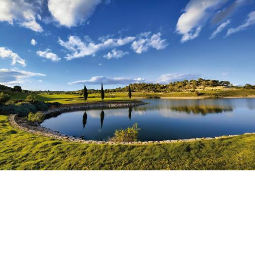 Las Colinas Golf & Country Club Residences