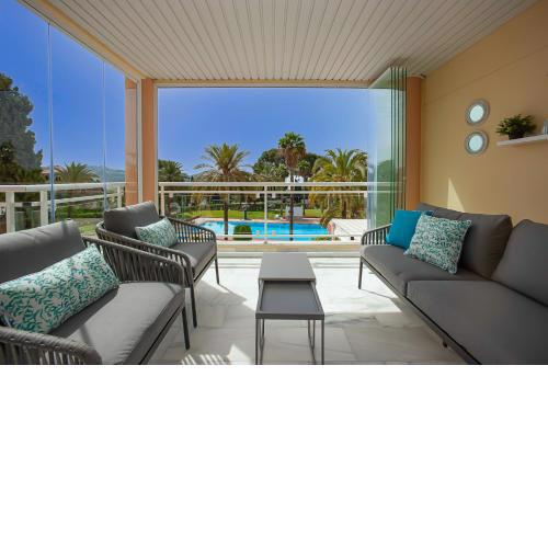 Las Palmeras Beach with Community Pool