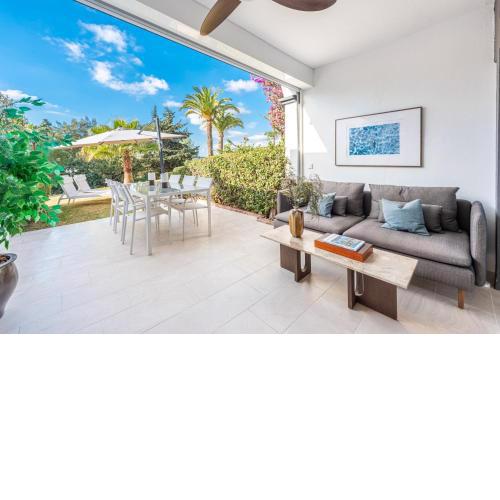 Las pergolas Newly renovated townhouse with front line golf view