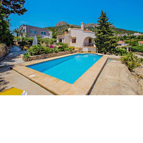 Laura-29A - pretty holiday property with garden and private pool in Calpe