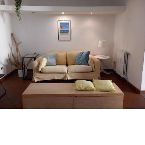 Laura 6 Apartment