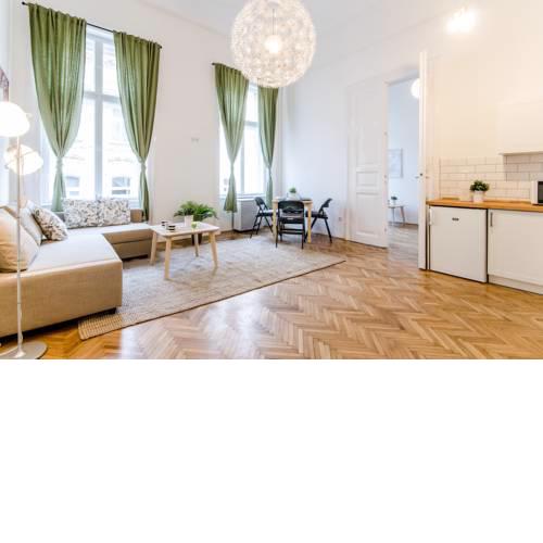 Lavender Roomy Apartment